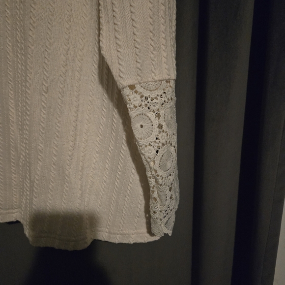 New pullover top w/lace size 4xl=20 color cream - Picture 7 of 10